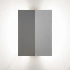 Applique à volet pivotant plié