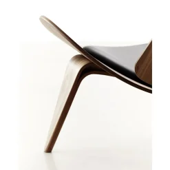 CH07 The shell chair