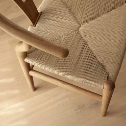 CH24 "The Wishbone Chair"