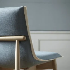 E004 Embrace Chair