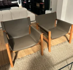 Fauteuil Pablo - Cuir Grainé Vert Boue / Noyer Canaletto (Outlet)