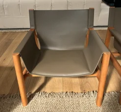 Fauteuil Pablo - Cuir Grainé Vert Boue / Noyer Canaletto (Outlet)