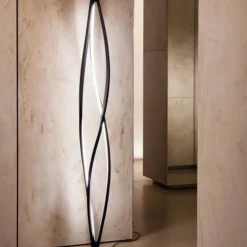 Lampadaire in the wind