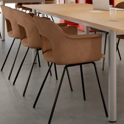 Layout 214 Fauteuil - Pieds acier - Entièrement rembourrée