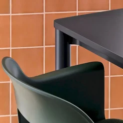 Layout 213 Fauteuil - Pieds acier - Assise rembourrée