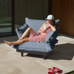 Paletti lounge chair