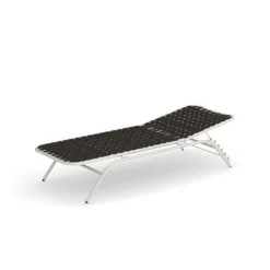 Yard chaise longue